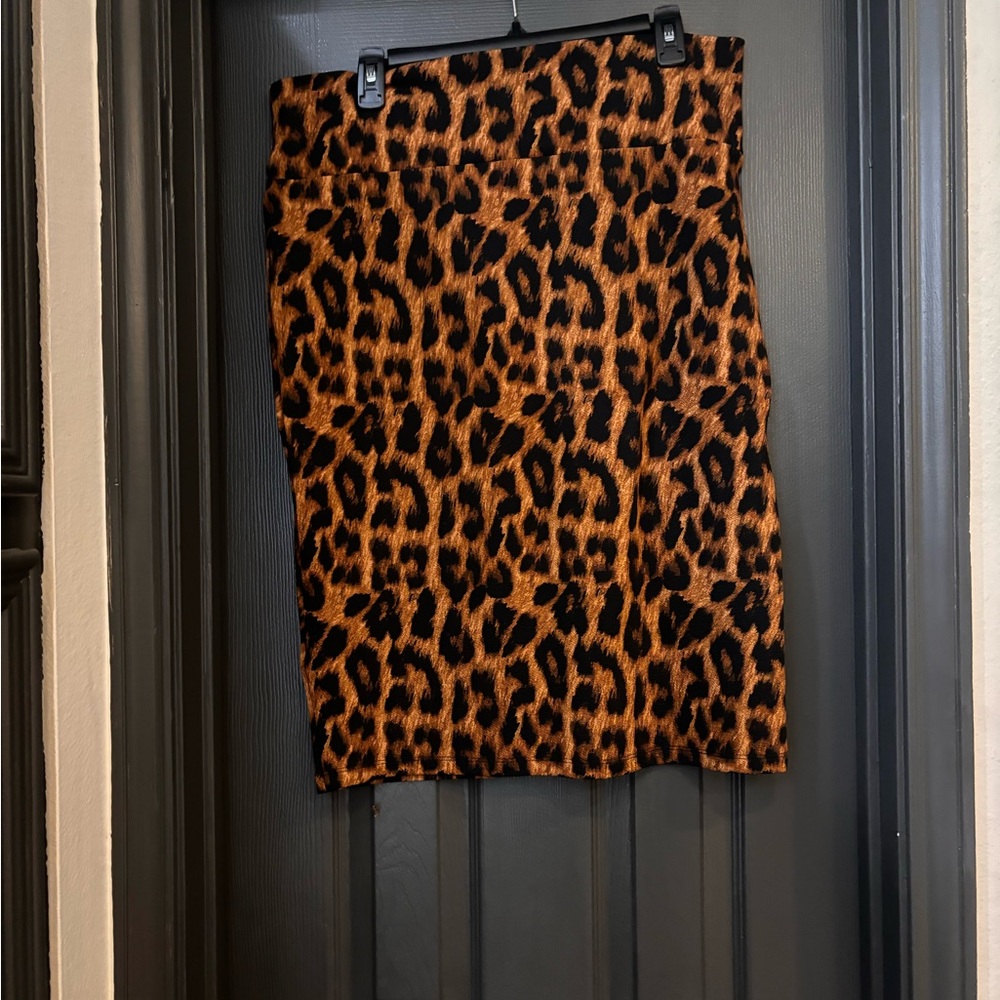 1x leopard print skirt
